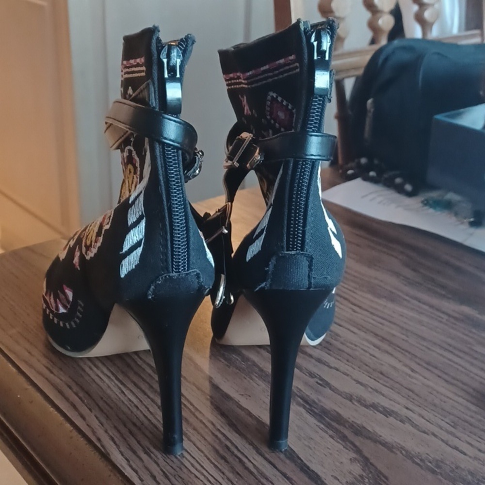 Unique Embroidered stiletto booties. Never worn,  38, sz 7, unbranded, well made - Picture 4 of 6
